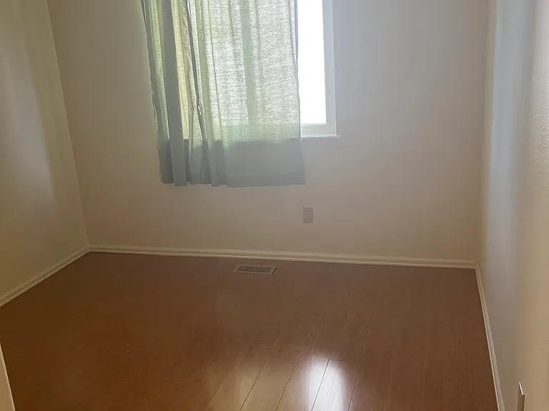 563 Kearney Ave S — Photo 5
