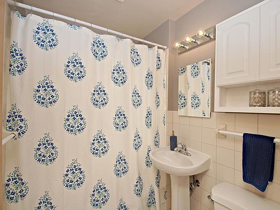 Bright, fresh, clean and updated full bathroom.