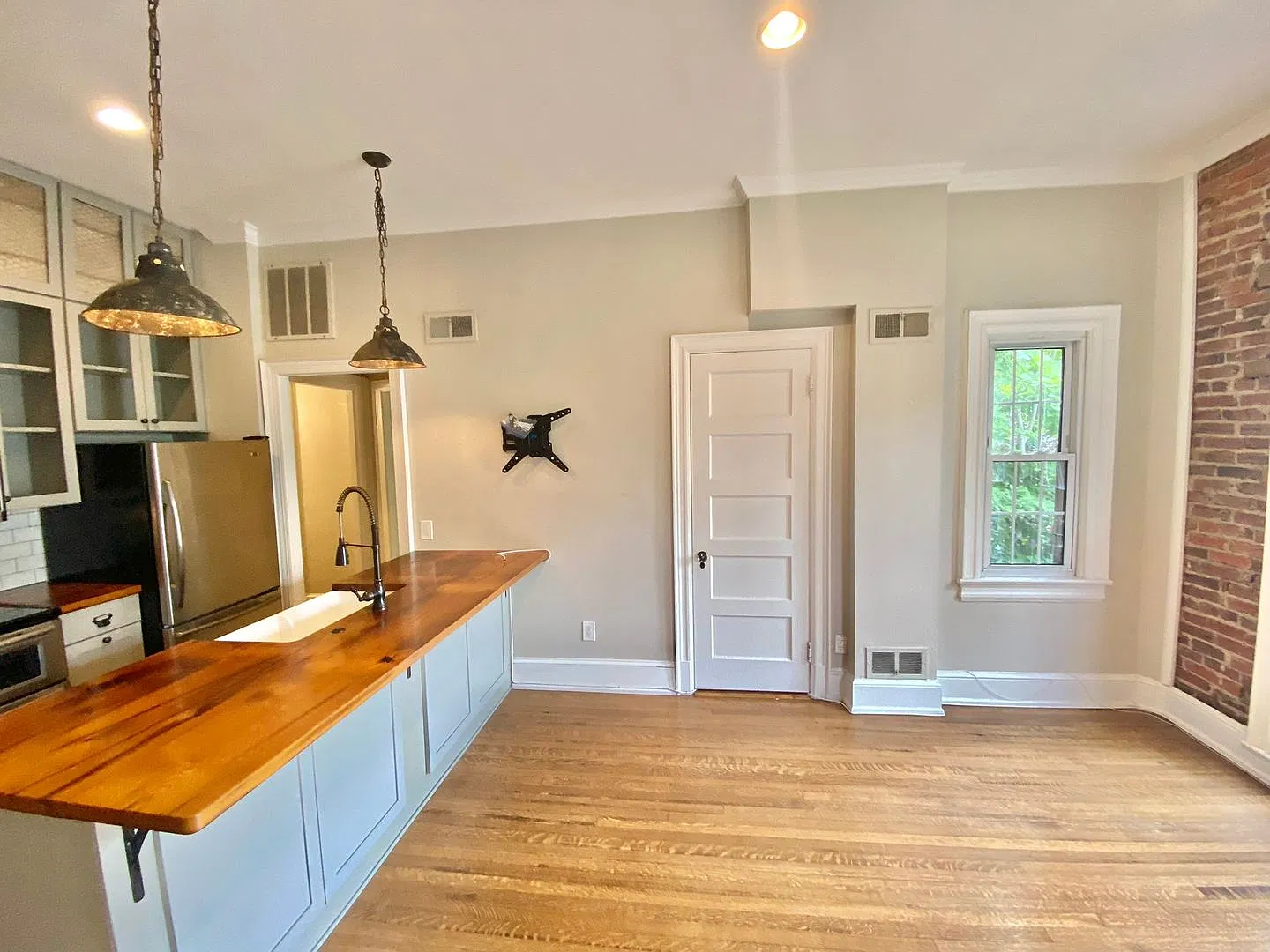 DuPont Industrial Style 1 Bedroom Condo in a Historic Boutique Building with Exposed Brick. — Photo 3