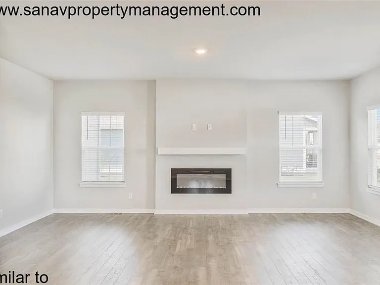2404 SW Plaza Pkwy — Photo 2