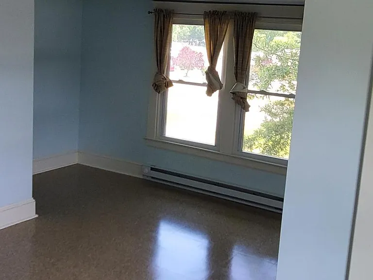 Bedroom (different angle)