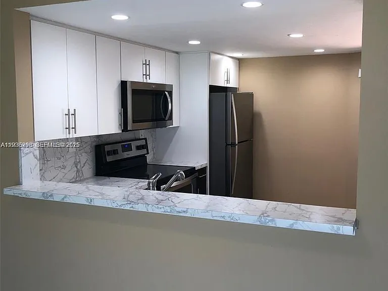 1400 San Remo Cir — Photo 13
