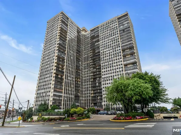 300 Winston Dr APT 2523, Cliffside Park, NJ 07010