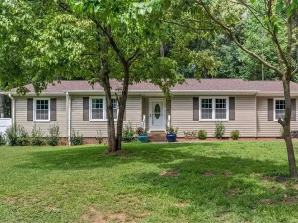 3545 N Lakeshore Dr, Clemmons, NC 27012