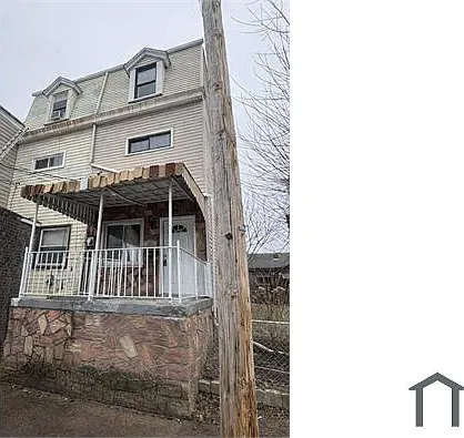 1245 1/2 Dickson St — Photo 1