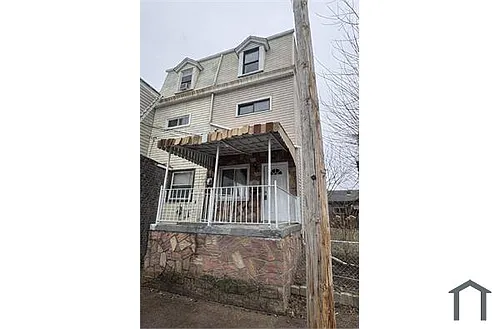 1245 1/2 Dickson St Photo 1
