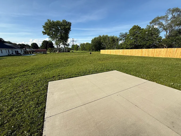 516 Cherry Ln — Photo 3