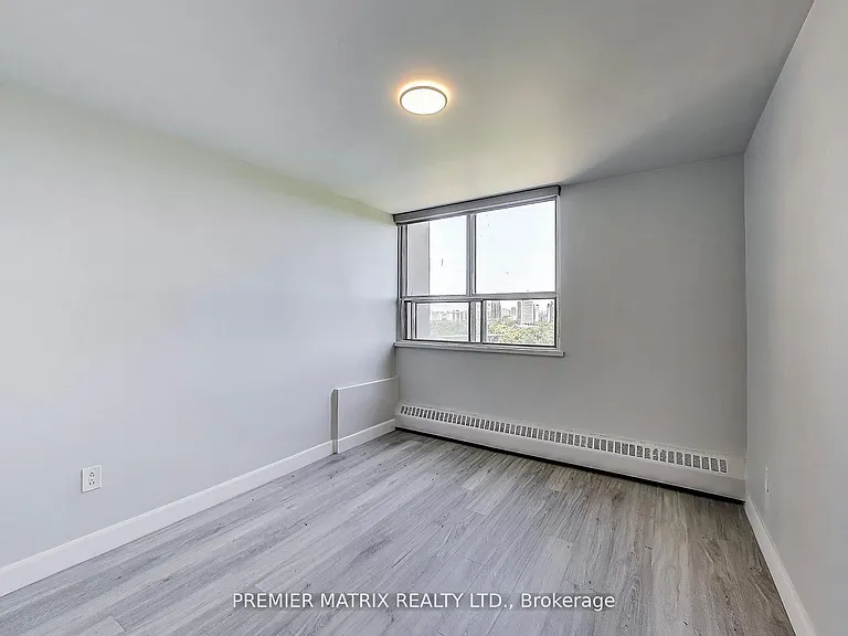 65 Thorncliffe Park Dr #907 — Photo 13