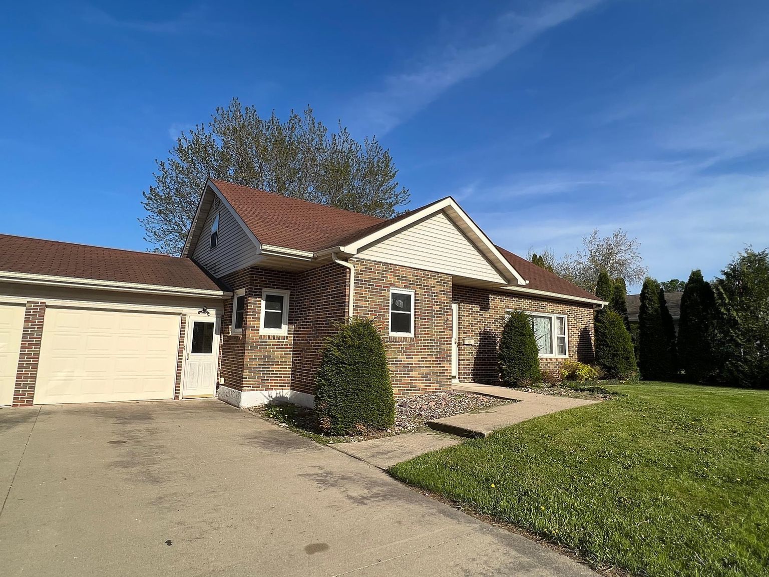 602 N Vine St, West Union, IA 52175 Zillow