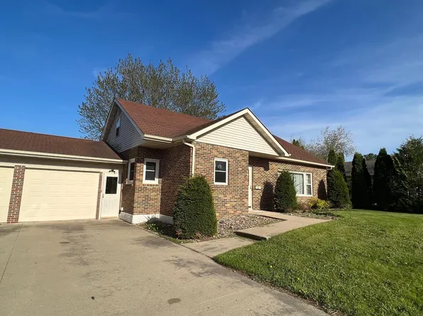 602 N Vine St, West Union, IA 52175