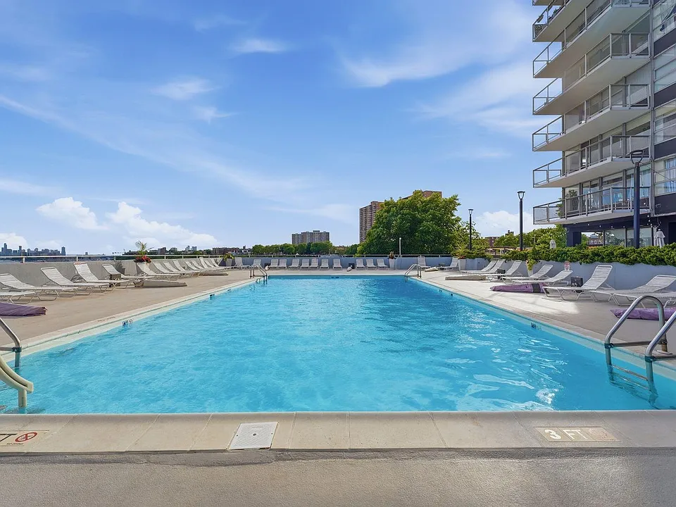 6050 Boulevard East #16E