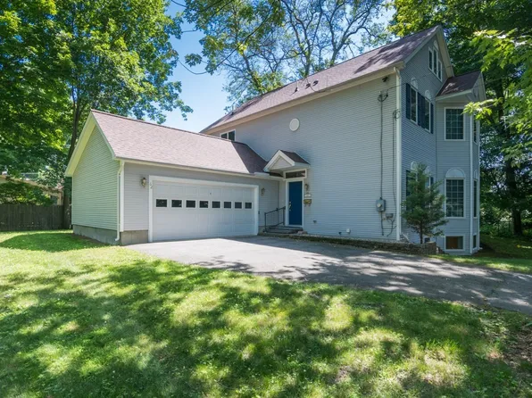 62 Fairview Ave, Northampton, MA 01060