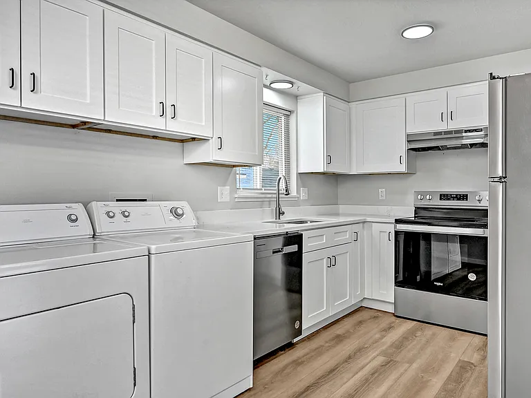 1566 S Euclid Ave — Photo 3
