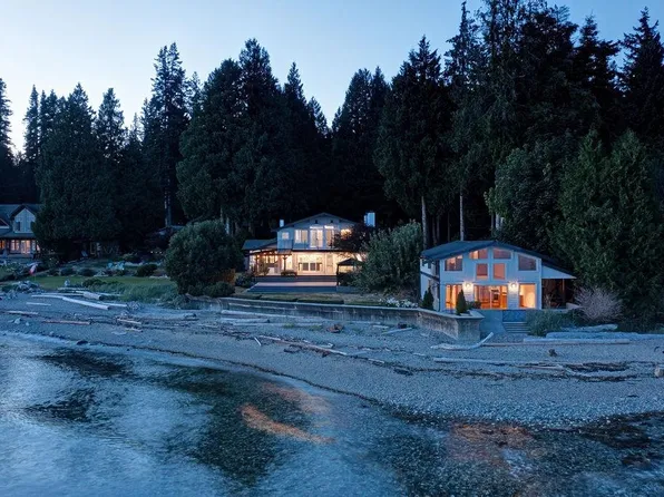 3177 Beach Ave, Sunshine Coast, BC V0N 2W2