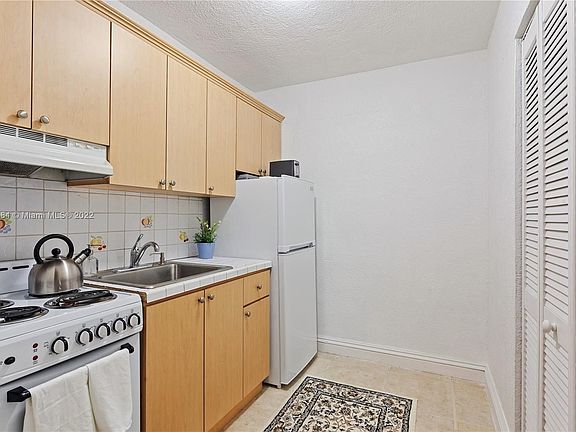 4th image of 3057 Day Ave #2