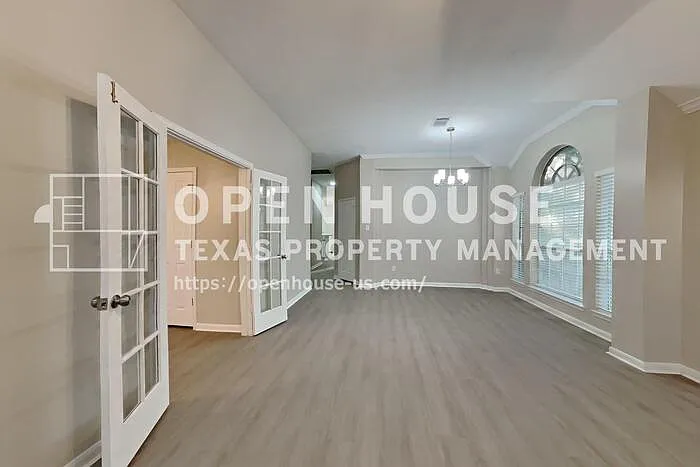 4 bed, 2.0 bath, 2228 sqft, $2,250 — Photo 3