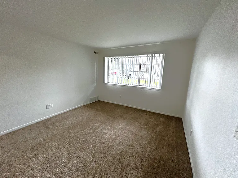 Charter Oaks Apartments — Photo 39