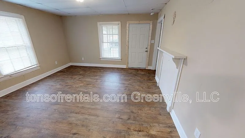 2 bed, 1.0 bath, 940 sqft, $900 — Photo 3