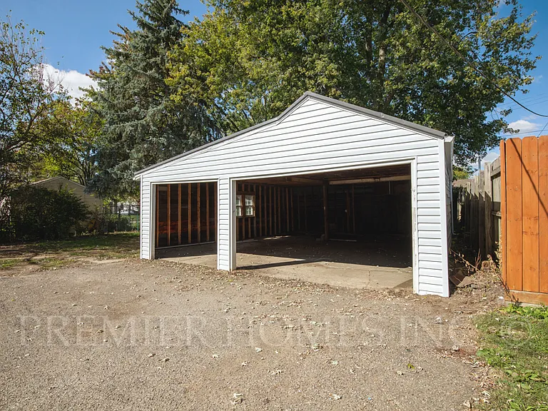 1809 Endrow Ave NE — Photo 5