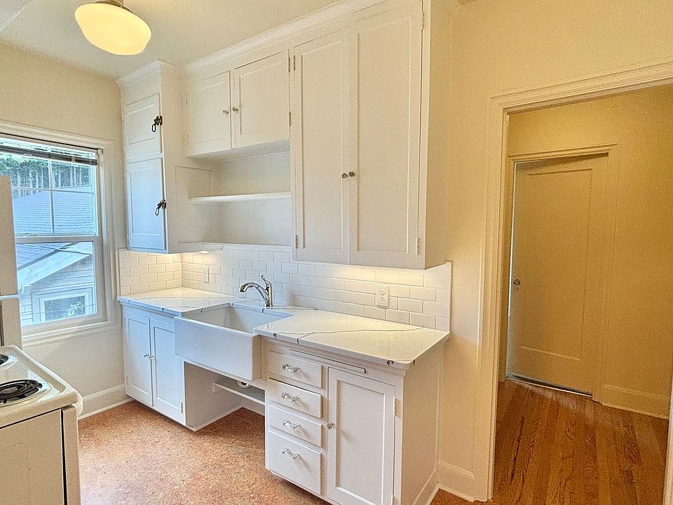 1st image of 236 SE 32nd Ave #201