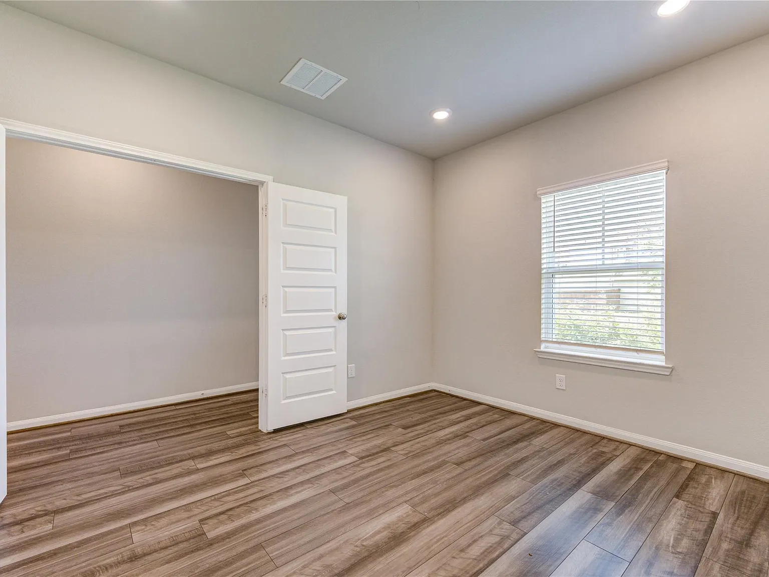4 bed, 2.5 bath, 2313 sqft, $2,350 — Photo 4