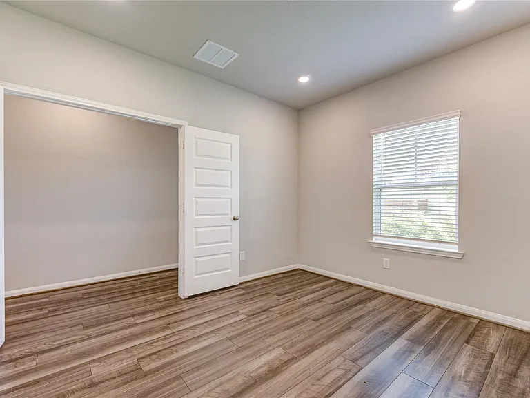 1218 Glendora Dr — Photo 4
