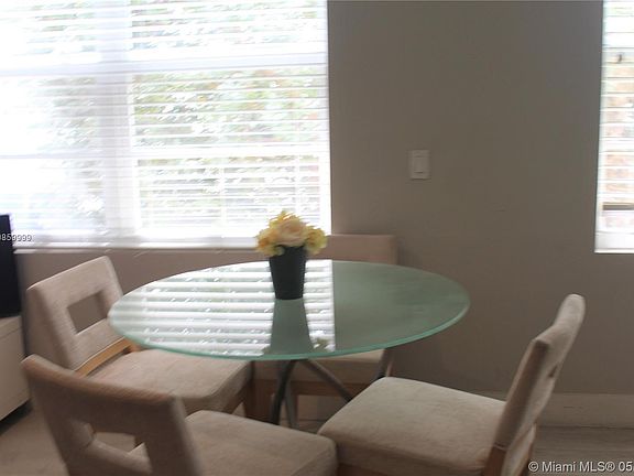 3rd image of 950 Pennsylvania Ave APT B9