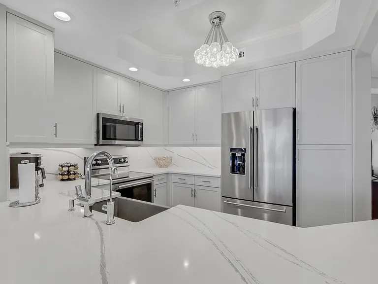 420 Cove Tower Dr #802 — Photo 9
