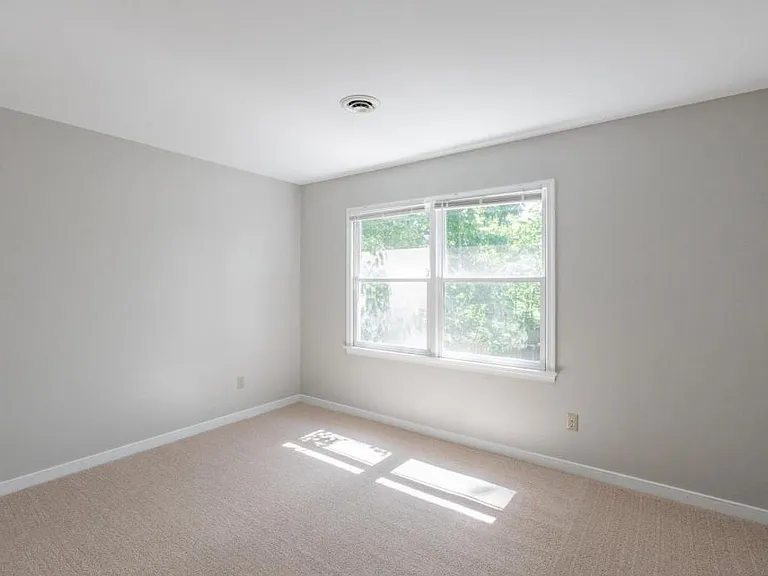 8915 Castle Point Dr — Photo 19