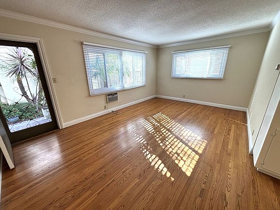 3rd image of 4239 Tujunga Ave APT 6