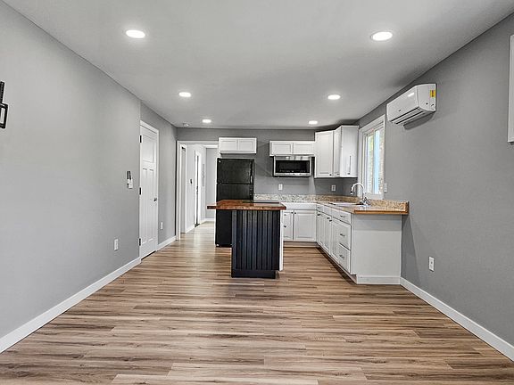 3rd image of 113 Looking Glass Ln #113
