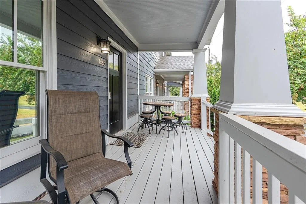 3 bed, 2.5 bath, 1556 sqft, $2,400 — Photo 4