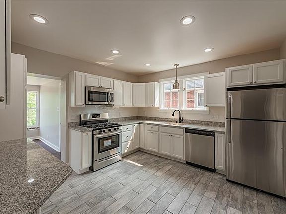 4th image of 4135 Vistaview St