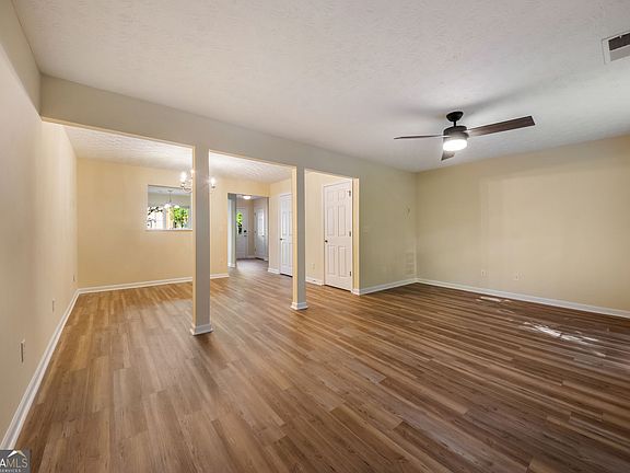 5th image of 2808 Valley Green Dr