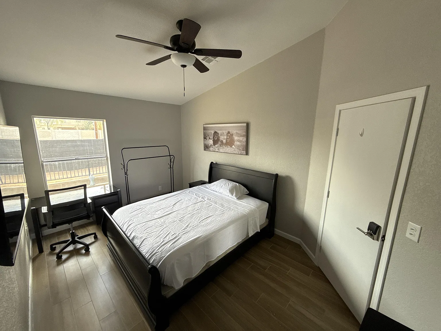 4 bed, 3.0 bath, 2685 sqft, $957 — Photo 2