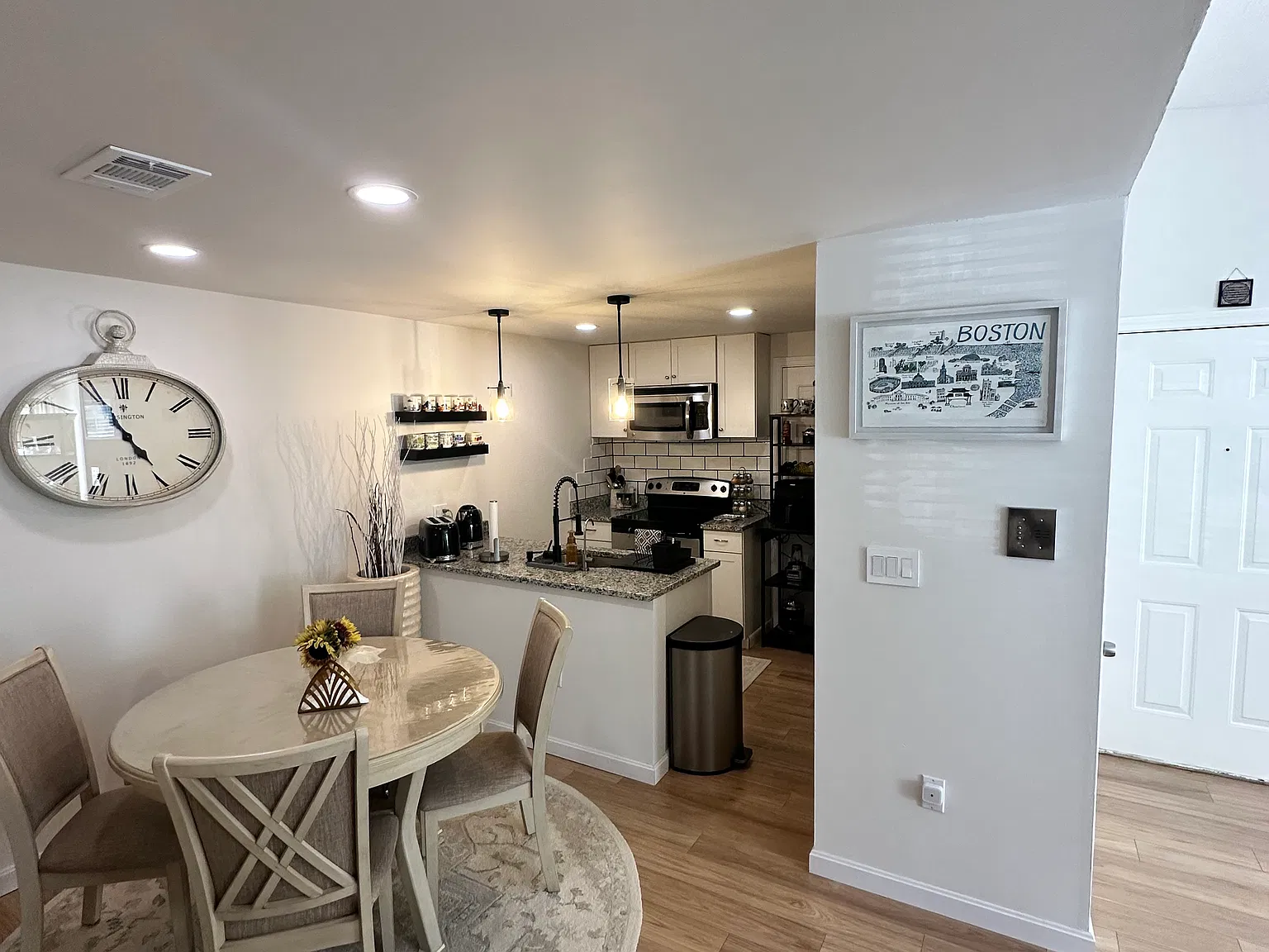 1 bed, 683 sqft, $2,250 — Photo 3