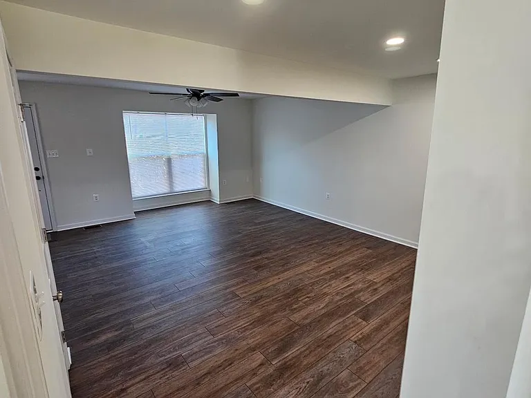 111 Barrington Ln — Photo 14