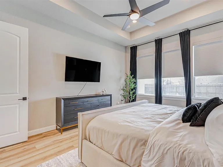 1719 Rustling Creek Dr — Photo 27