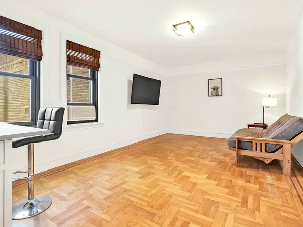 76-66 Austin Street image 4 of 10