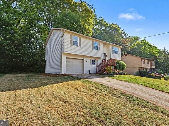 3rd image of 2546 Candler Woods Dr