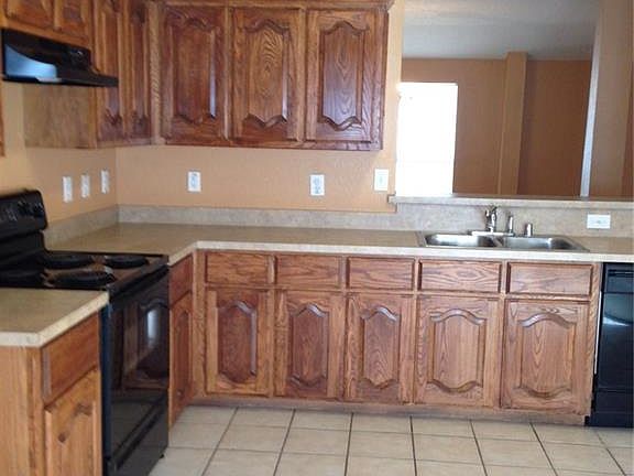 5th image of 704 Horseshoe Ct