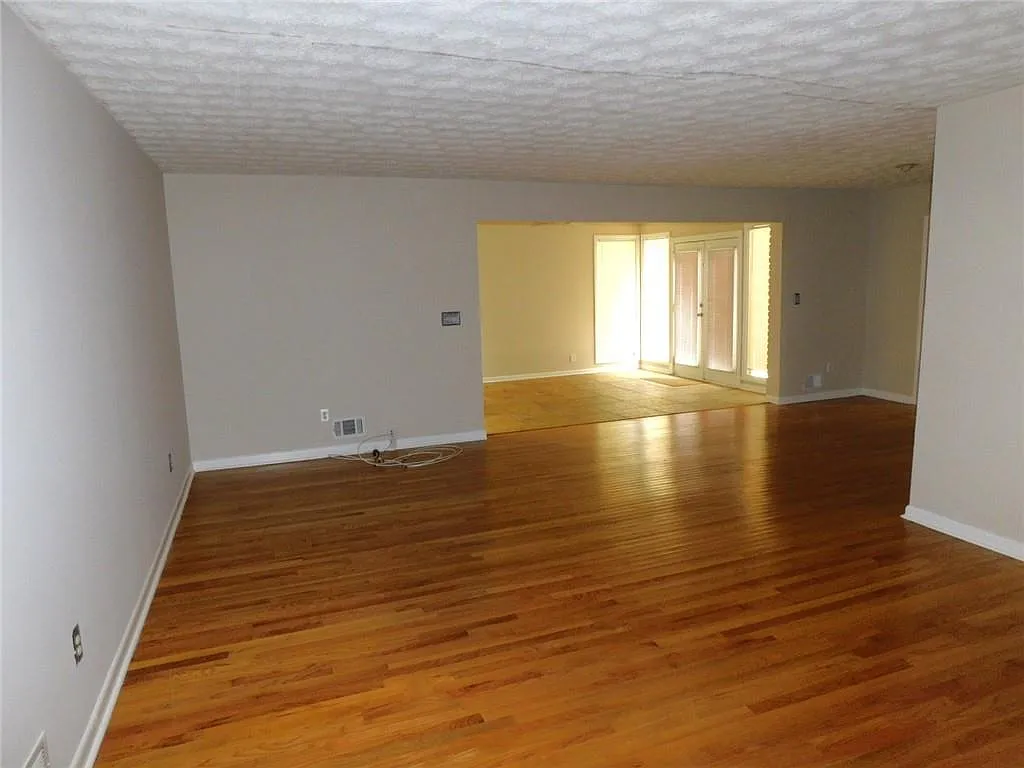3 bed, 2.5 bath, 2153 sqft, $2,895 — Photo 4
