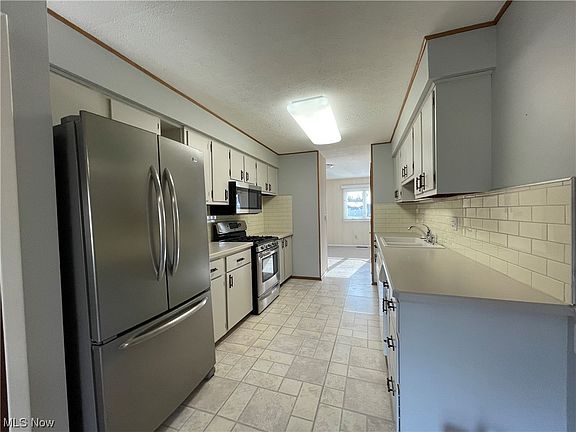 4th image of 260 Jananna Dr