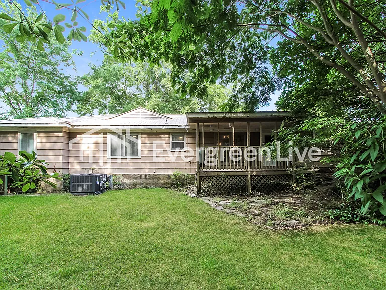 1413 Dogwood Ln — Photo 15