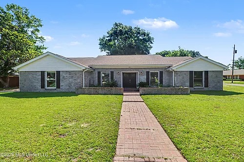 412 Woodland Park Dr Photo 1