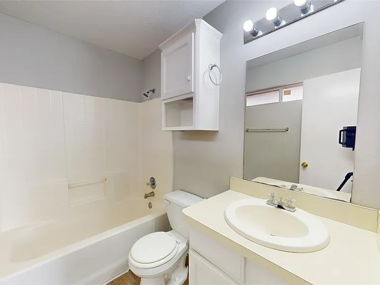 1507 Hollowhill Dr #B — Photo 13