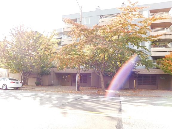 3rd image of 2145 Dexter Ave N #401