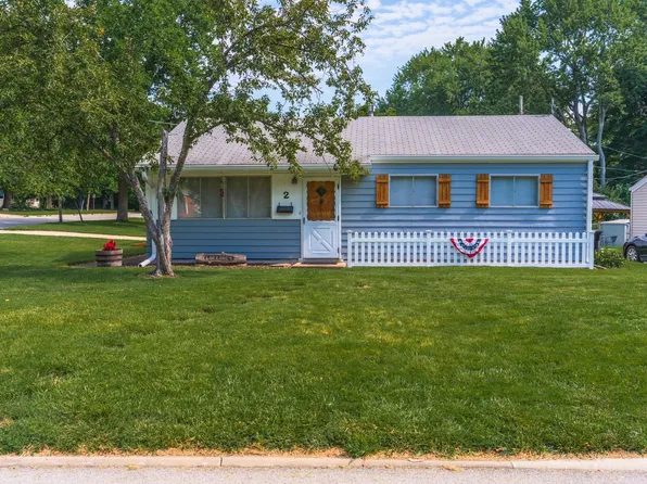 2 Norwood Dr, Normal, IL 61761
