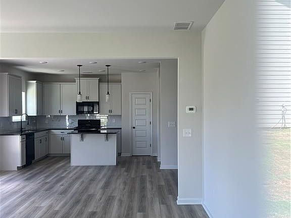3rd image of 521 Ozark Ln