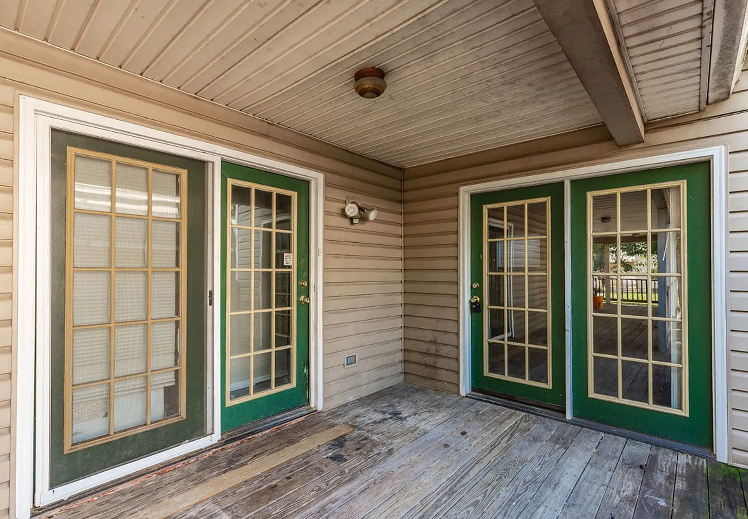 3 bed, 1.0 bath, 1286 sqft, $1,640 — Photo 2